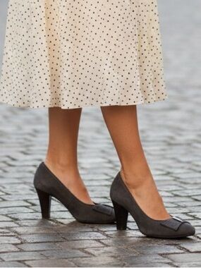 Clarks Artisan Society Bristol Pump Leather Suede Comfort Heel Size 8.5